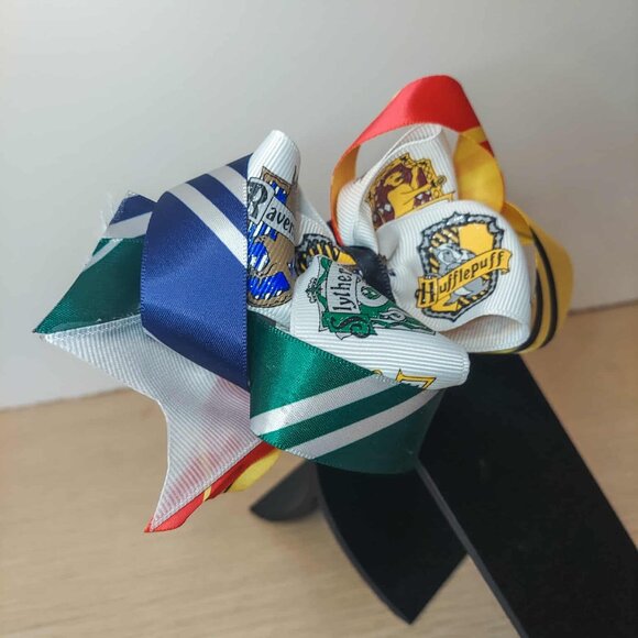 House Pride in Every Strand! Handmade Hogwarts Hair Bow - Picture 2 of 3